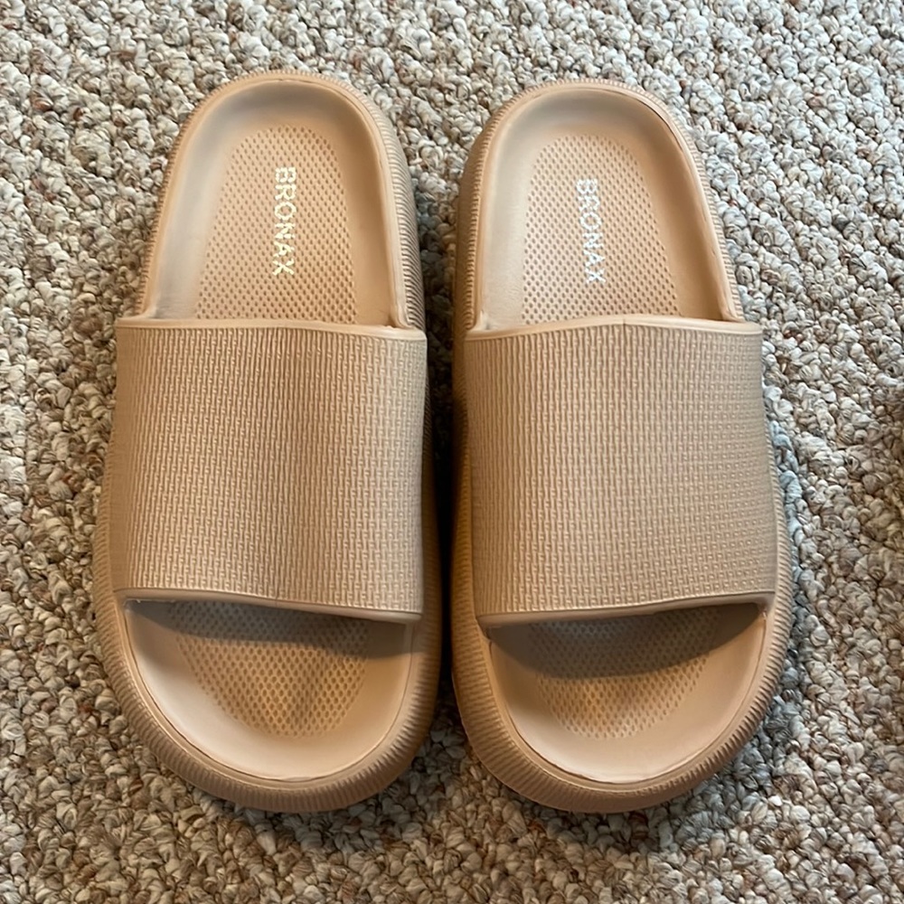 Bronax pillow slipper shoes